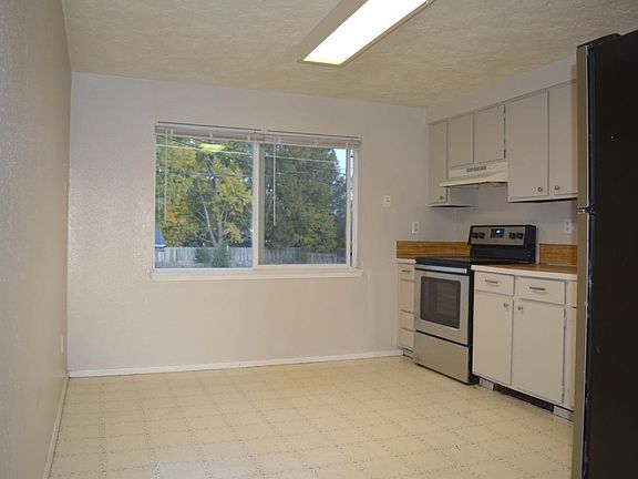 5th image of 1486 Benton St APT 1