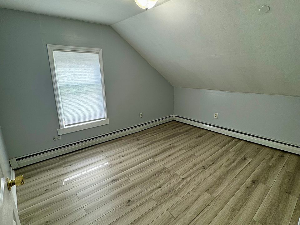 1st image of 20 Amsterdam St Floor 3