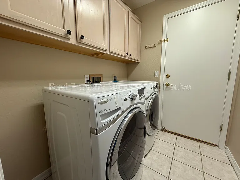 3646 N Katmai — Photo 32