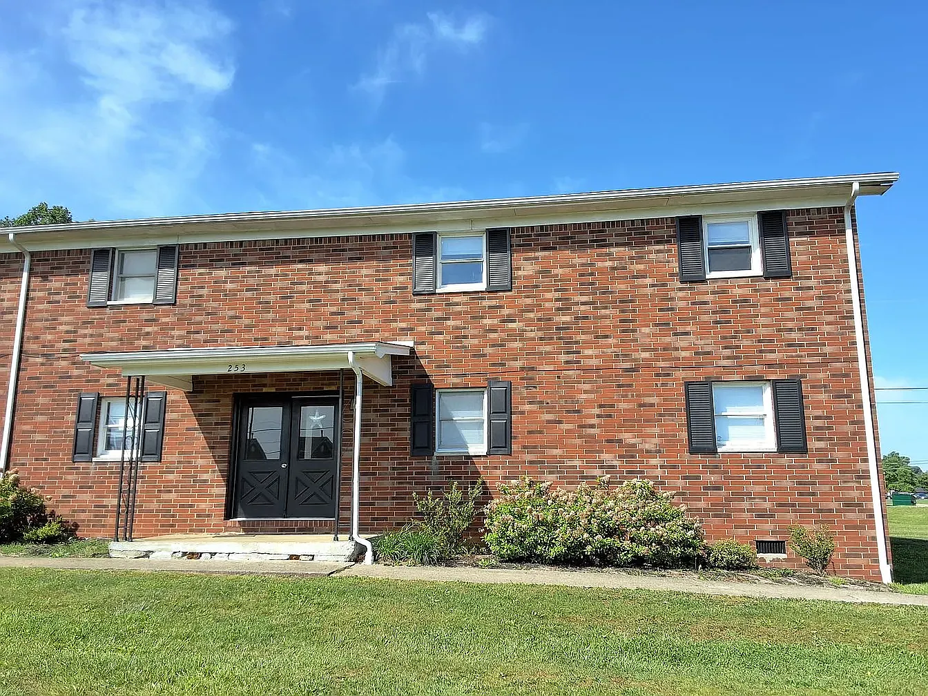 2 bed, 800 sqft, $825 — Photo 2