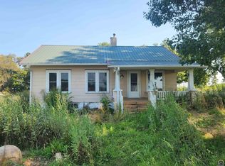 830 310th St, Hiawatha, KS 66434