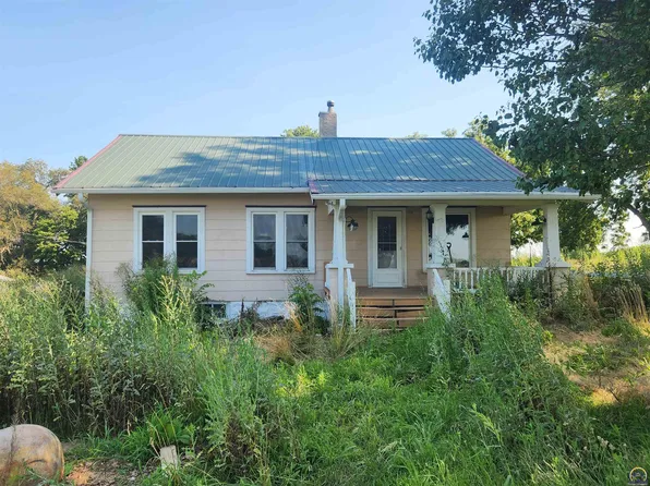 830 310th St, Hiawatha, KS 66434