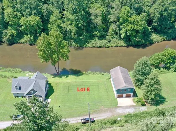 8 Bayside Dr, Sylva, NC 28779