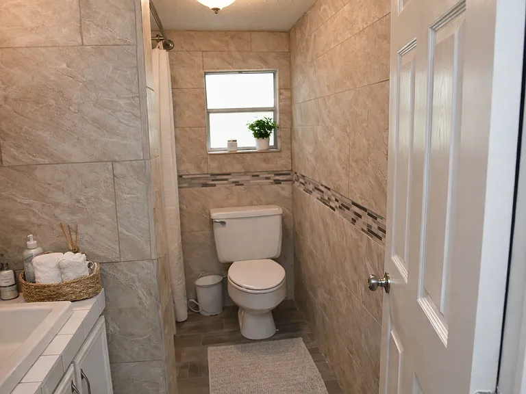 1935 Lori Ln — Photo 5