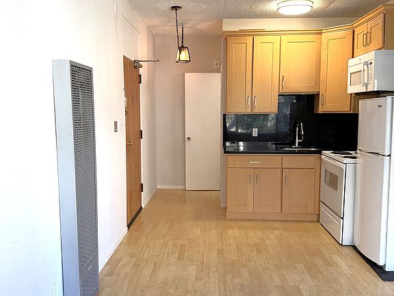 3rd image of 1325 Green St #101