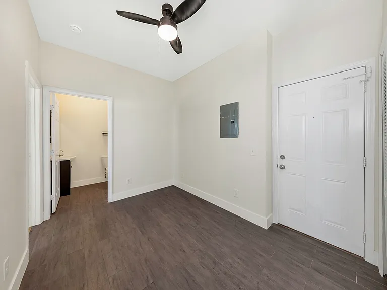 409 8th St N #6 — Photo 15