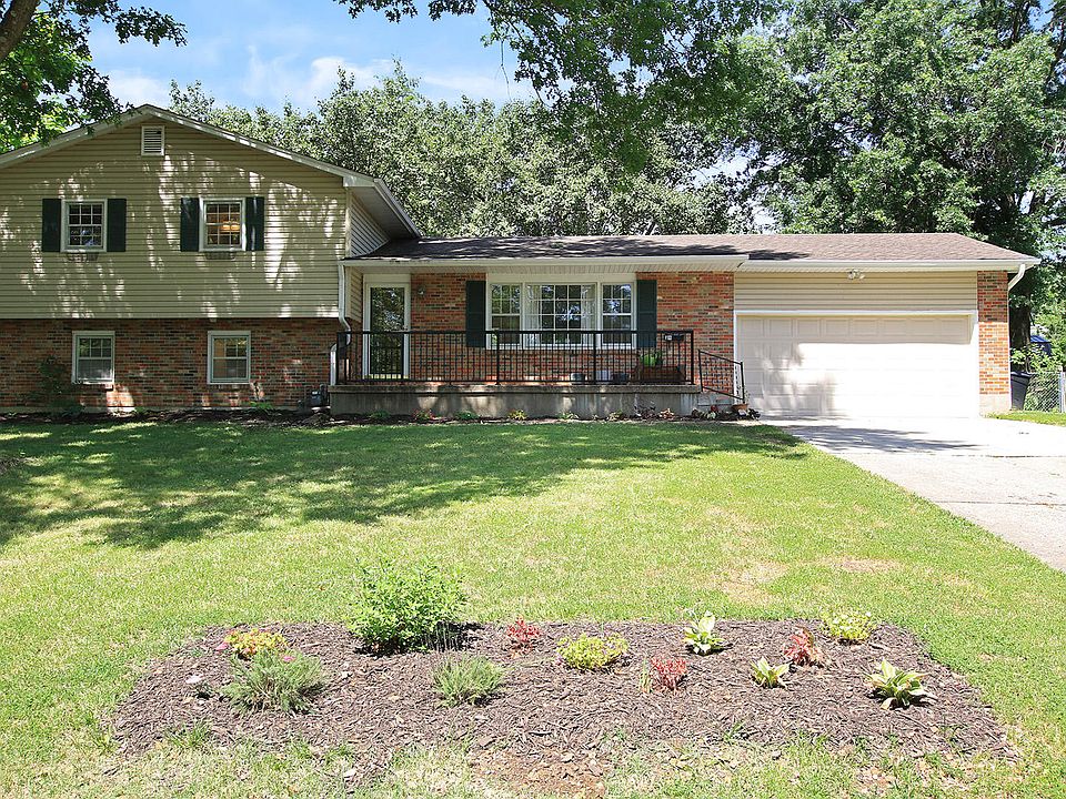 1st image of 209 E Briarwood Ln
