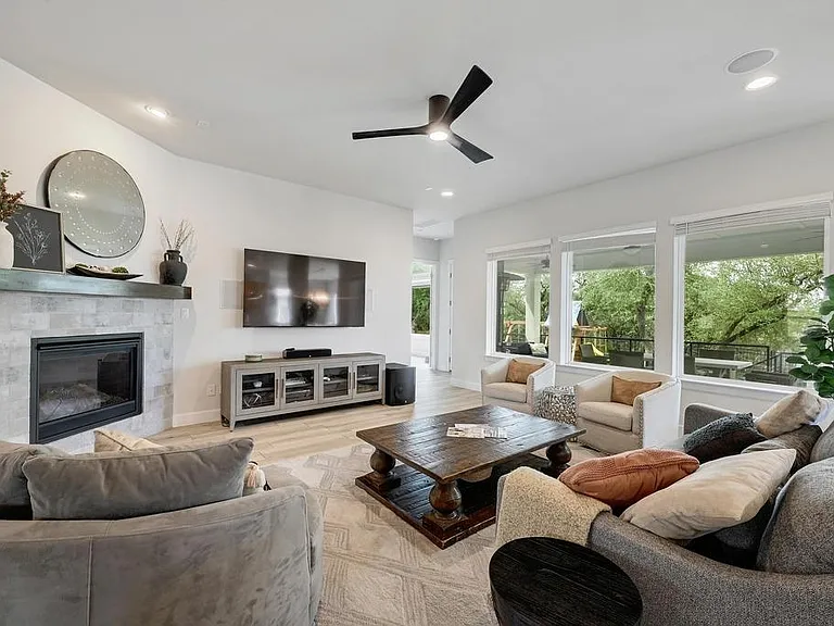 249 Townes Ct — Photo 4