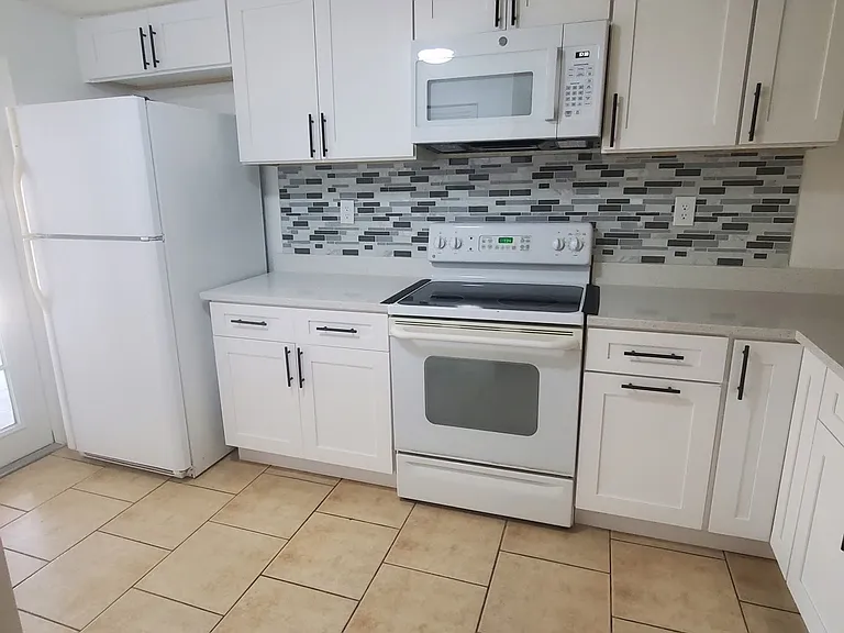 7208 Chadsford Ct — Photo 2