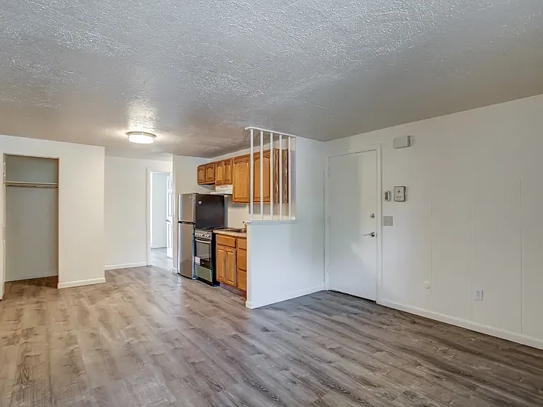 Hillcrest Apartments — Photo 14