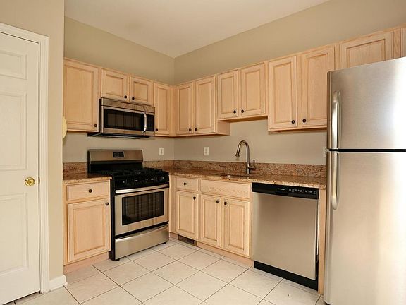 4th image of 133 Cambridge Dr