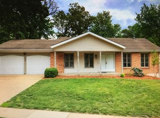 906 Almond Hill Ct, Ballwin, MO