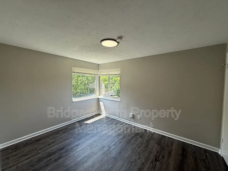 2 bed, 1.0 bath, $1,095 — Photo 3