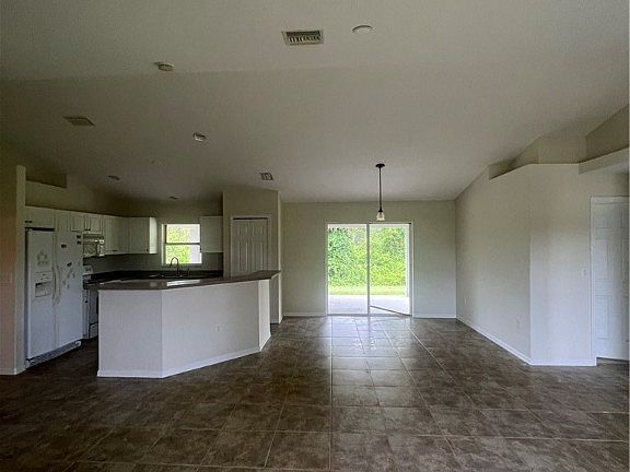 4th image of 1038 Hunter St E