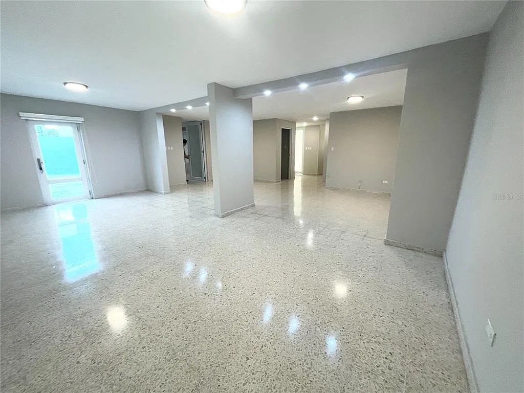 5 bed, 3.0 bath, 2178 sqft, $1,850 — Photo 2
