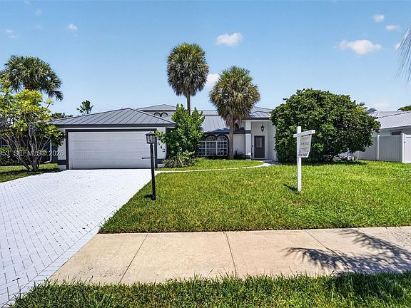 2nd image of 542 N Cypress Dr