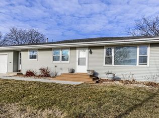930 Glendale Park Dr, Hampton, IA 50441