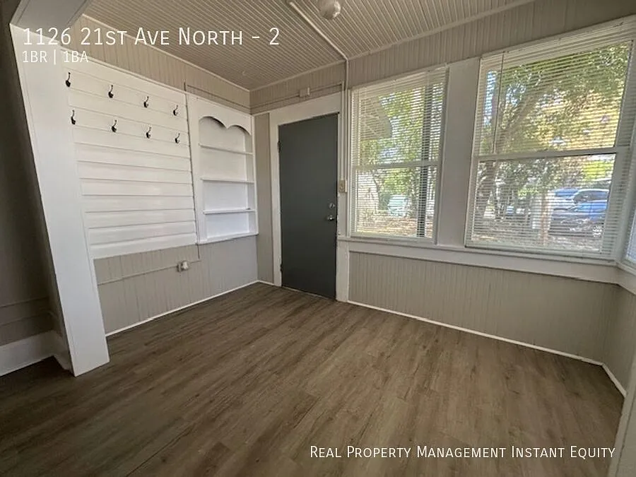 Beautifully redone Historic St. Pete Apartment — Photo 2