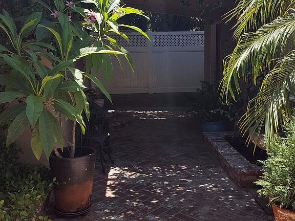 5th image of 9734 Valjean Ave
