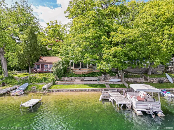 227 Ora Rd, Oxford, MI 48371