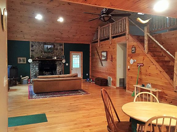 5th image of 9 Hemlock Dr