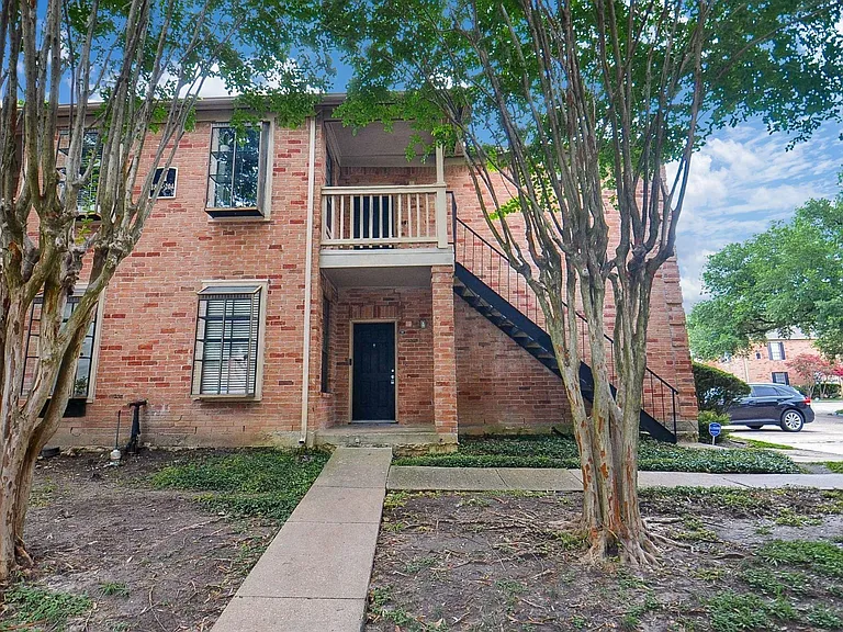 2255 Braeswood Park Dr #195 — Photo 2