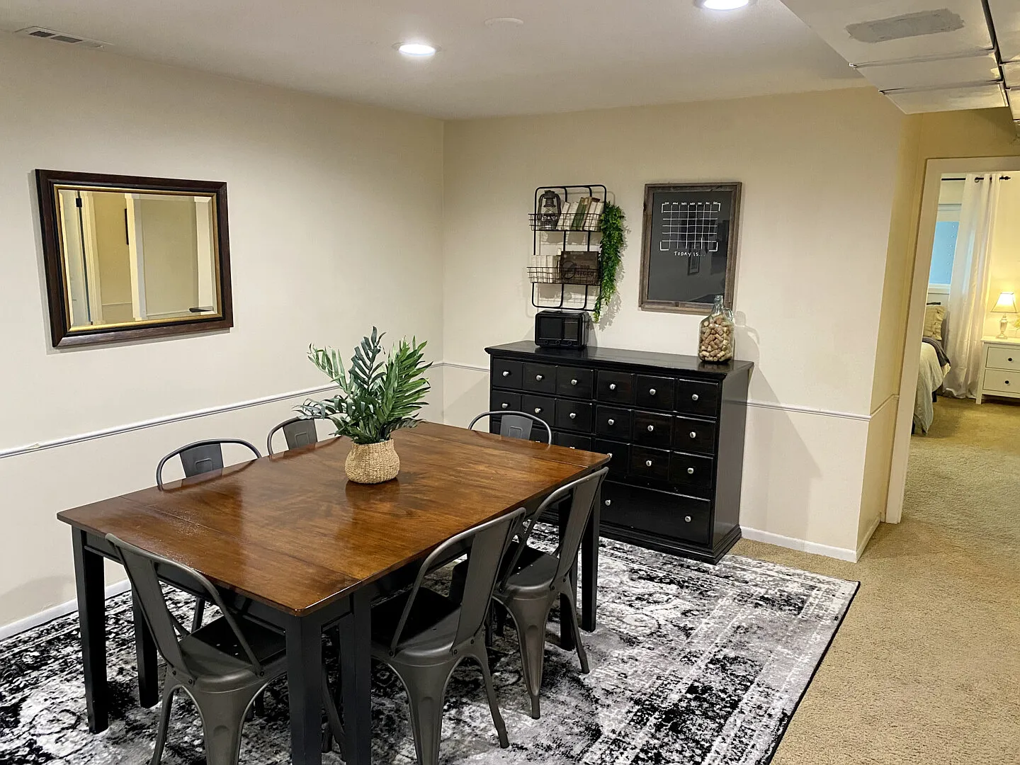 The Fireside Suite - Cozy - 2BR Home, Pet-Friendly — Photo 4