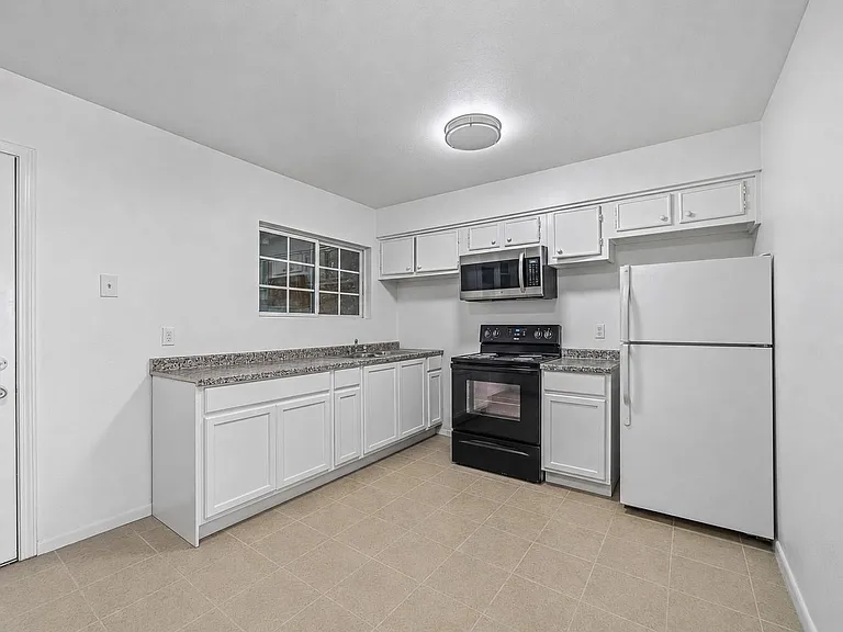 12054 Beechnut St — Photo 6