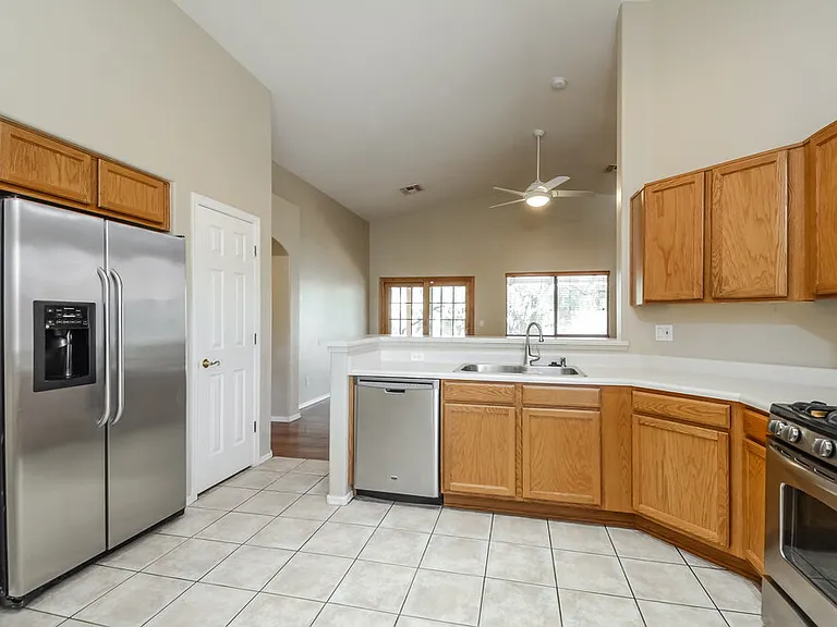 8506 N Sayante Way — Photo 6