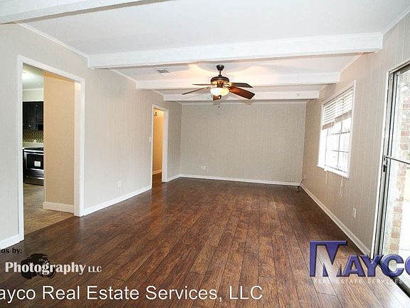 3rd image of 9528 Pine Cove Dr