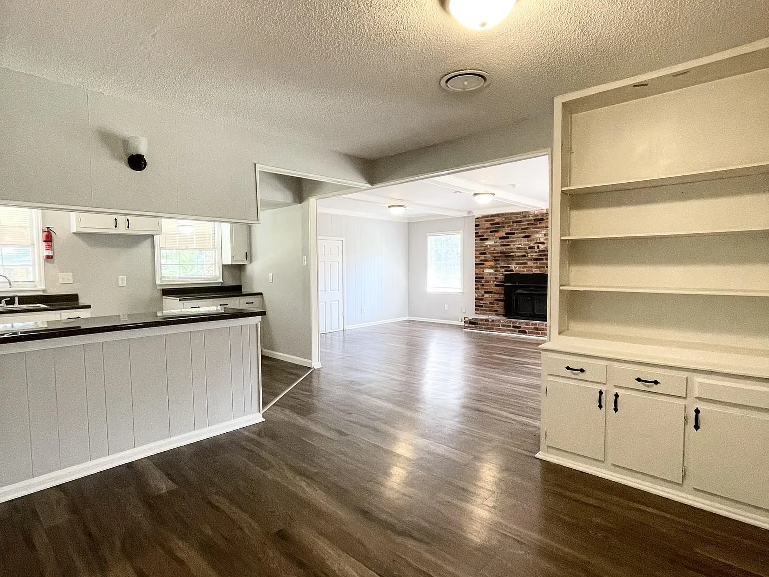 3 bed, 1.5 bath, 1439 sqft, $1,695 — Photo 4