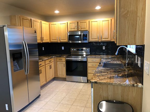 Fabulous upgraded kitchen!