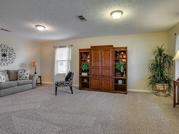 3rd image of 5444 Middlebury Dr