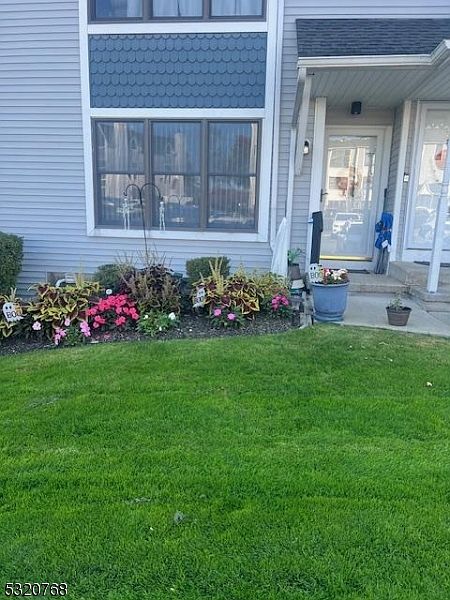 1st image of 9 Burlington Ct