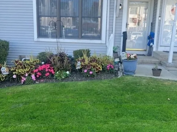 9 Burlington Ct, Hamburg Boro, NJ 07419