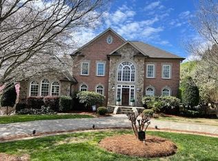 4448 Lochurst Dr, Pfafftown, NC 27040