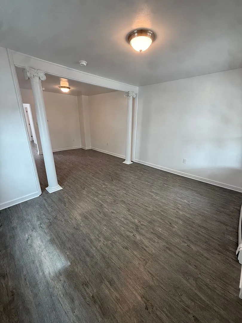 Available Now! Northeastern SD 3 bedroom home! — Photo 4
