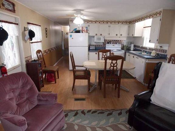 3rd image of 11145 Bluebird Dr