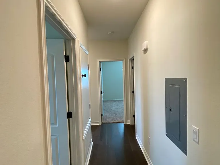 Santa Barbara Luxury Apartment Homes — Photo 6