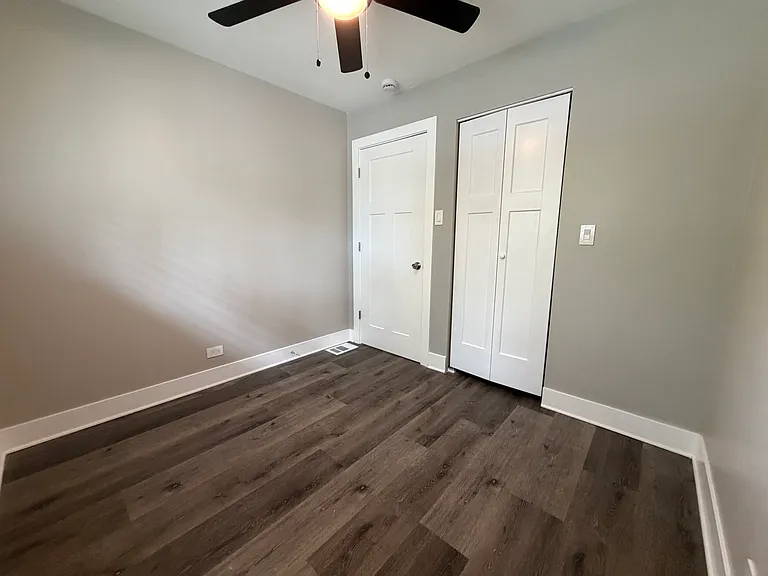 527 W 16th Pl — Photo 12