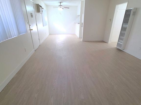 5th image of 17087 Chatsworth St #11