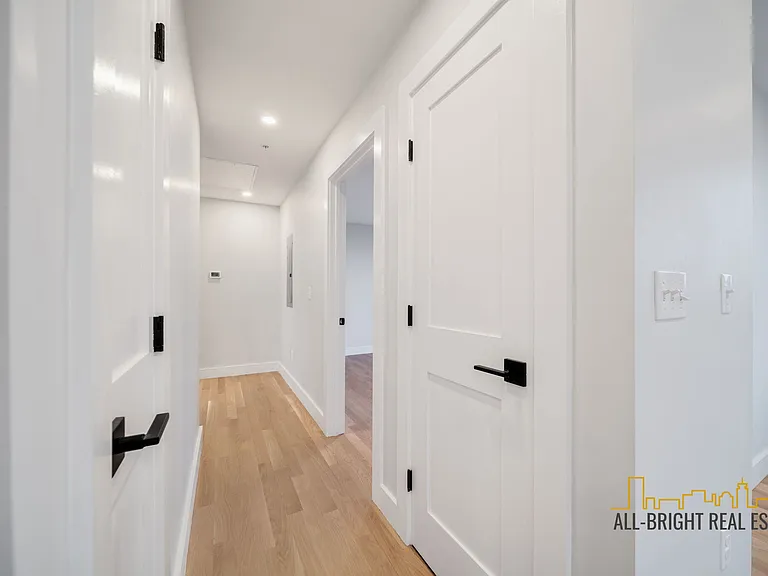 7 Wenham St — Photo 8