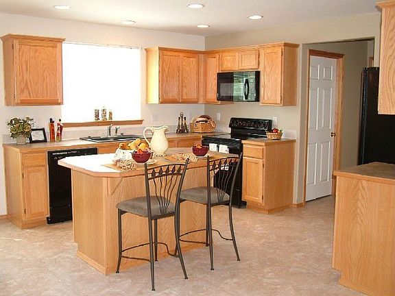 Light & bright maple kitchen