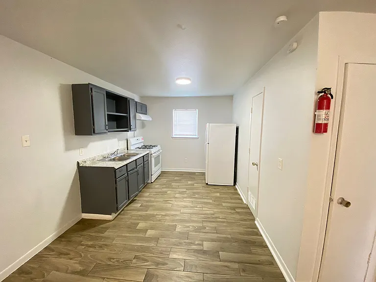 5412 Market St #6 — Photo 4