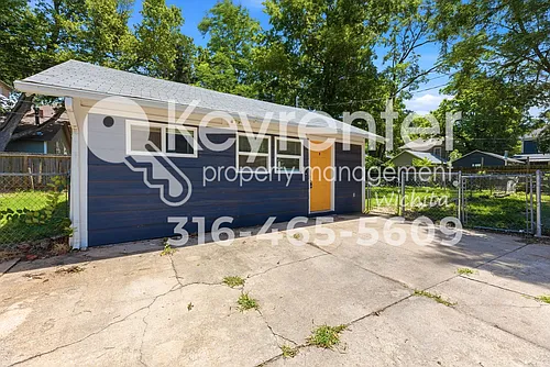 338 1/2 N Holyoke Pl Photo 1
