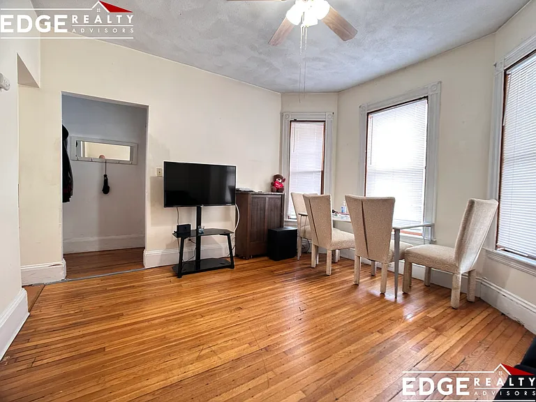 34 Foster St — Photo 4
