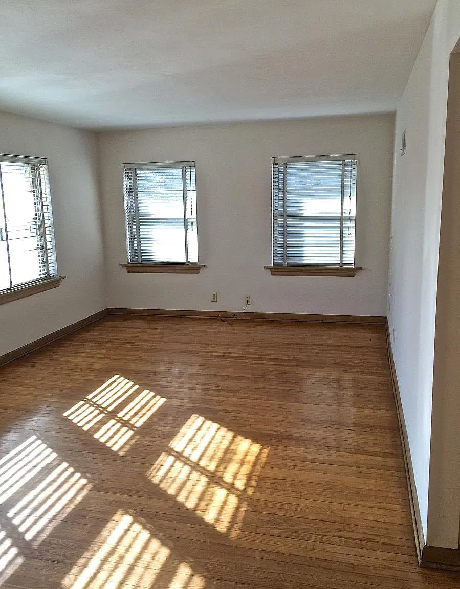 7565 Parkdale Ave — Photo 4
