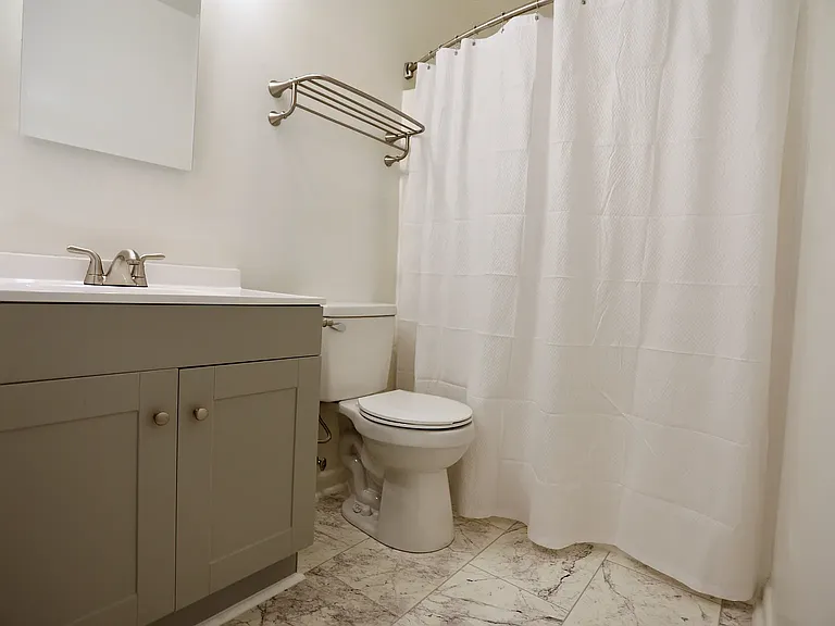 365 W Illinois Ave #5 — Photo 8
