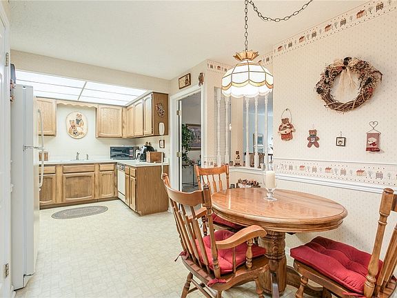 5th image of 50 Great Wood Cir