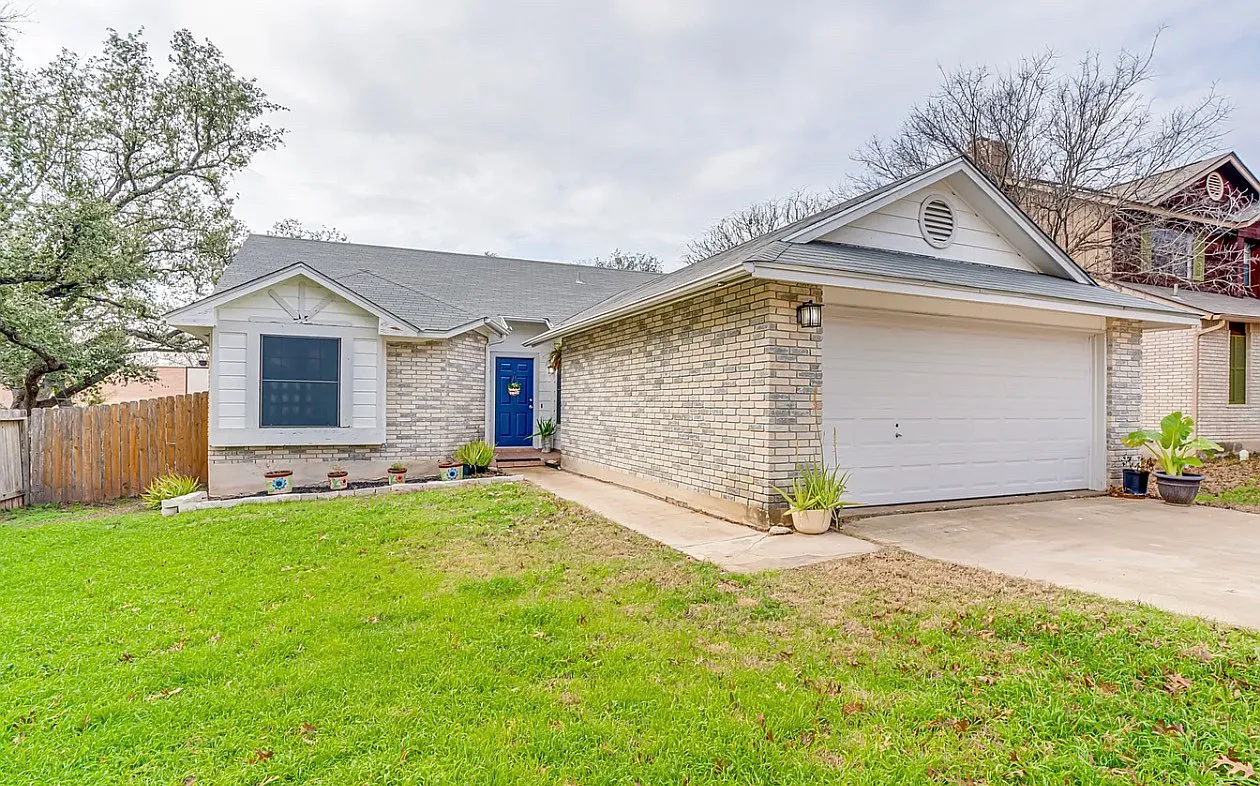 3 bed, 1358 sqft, $1,700 — Photo 1